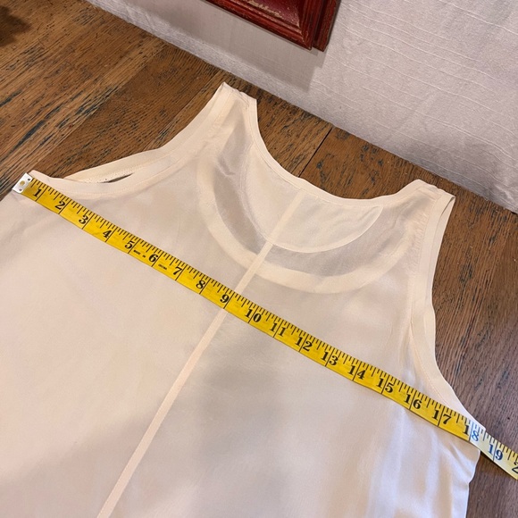 CLUB MONACO SILK BEIGE TANK TOP – SIZE M - Picture 3 of 9